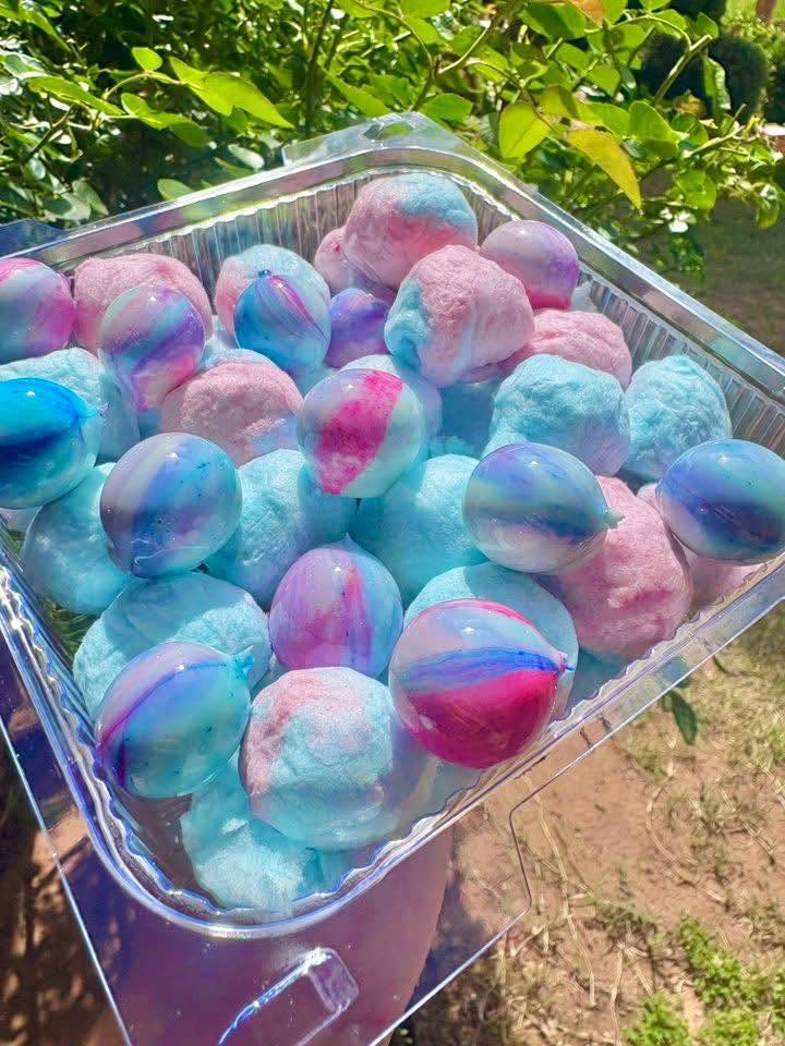 Cotton candy swirl candied grapes in pink and blue